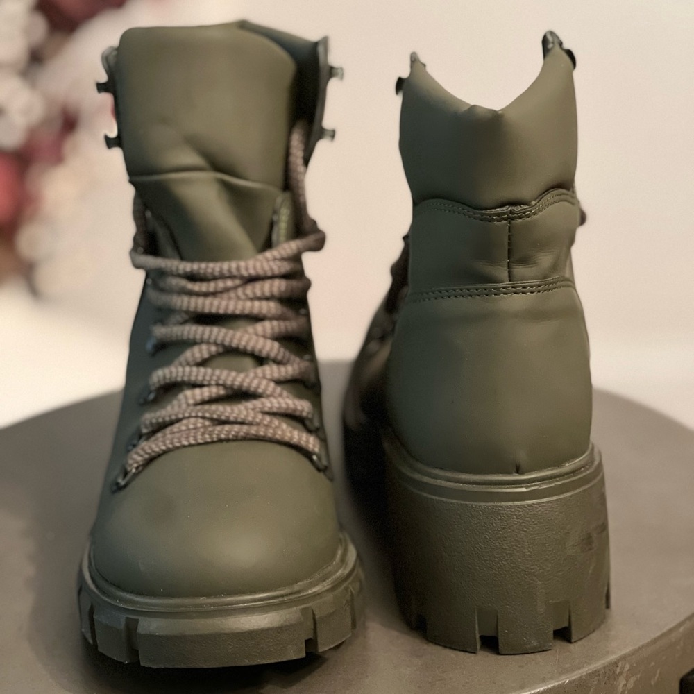 Aqua Combat Boots in Olive Green
